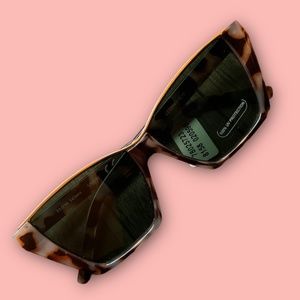 Rue Glimmer Sunglasses